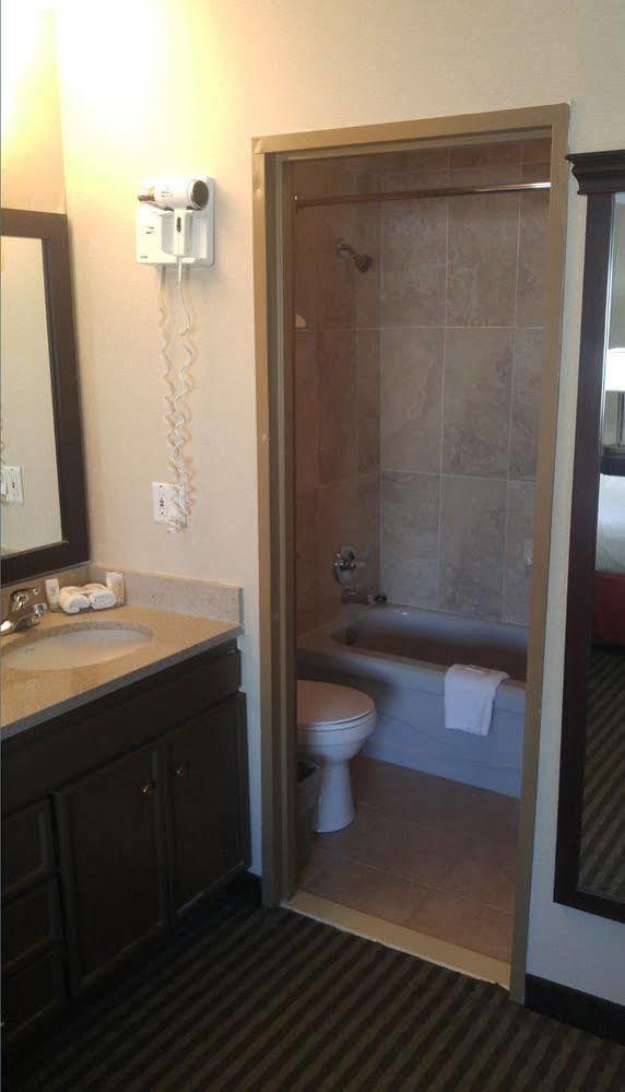 Ramada By Wyndham Abbotsford Ξενοδοχείο Εξωτερικό φωτογραφία